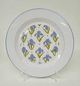 lot 163 image: Vintage Prelude Porcelain TIENSHAN TIEBL Dinnerware Set of Four & Disposable Coordinating Partyware