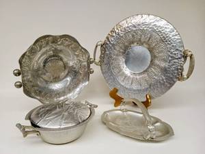 lot 165 image: Vintage Hammered Aluminum Serving Dishes including EVERLAST and WILSON