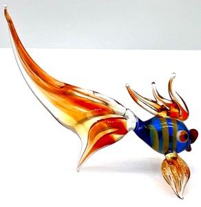 lot 39 image: Murano Style Blown Glass Fish Figurines