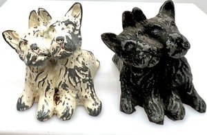 lot 51 image: Vast Variety of Miniature Vintage Scottie Dogs made of Iron, Metal and Pewter Figurines