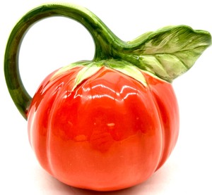 lot 57 image: Vintage Decorative Ceramic Basketweave Apple Teapot by KALDUN & BOGLE and Tomato Pitcher