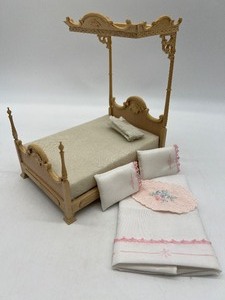lot 176 image: Dollhouse Miniature - Wood Canopy Bed with Sheet Set