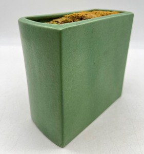 lot 120 image: Vintage RED WING POTTERY - 5030 - Green Vase  Planter