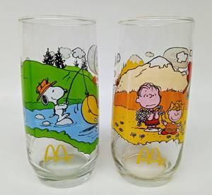 lot 130 image: Large Assortment of Vintage Collectors Comics Drinking Glasses including Snoopy, Tweety Bird and More