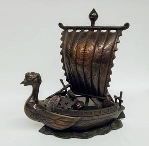 lot 190 image: Vintage Metal Viking Ship