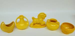 lot 189 image: Five Vintage Yellow Ceramic Miniatures