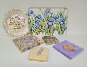 lot 255 image: Vintage Plastic ITALY Serving Tray with Paper Dinner Plates and Napkins