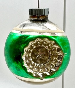 lot 276 image: Assortment of 14 Vintage Mercury Glass, SHINY BRITE, OWC and other Ornaments