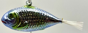 lot 281 image: Vintage German Fish with Spun Glass Tail & Wire Wrapped Ornaments