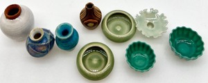 lot 314 image: Vintage Artisan Dollhouse Miniatures - Pottery - Most are Signed