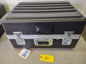 lot 31 image: Platt Rolling Travel Case, , 23.5x1...