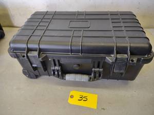 lot 35 image: Rolling Travel Case, 20x11.25x7.5, ...