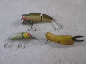 lot 93 image: (FS) 3 Vintage Fishing Lures Including Cisco Kid and Paw-Paw