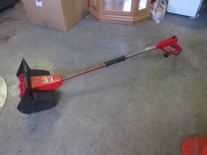 lot 118 image: (F-3) Toro Electric Power Snow Shovel - Works