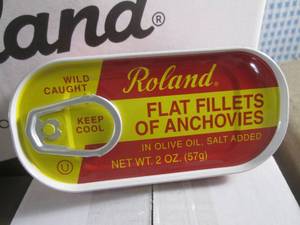 lot 152 image: (BR3) Case of 100 Cans Flat Fillets of Anchovies 4 Inner Boxes of 25 Cans - Past Date