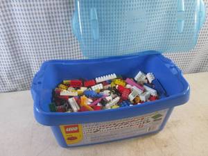 lot 158 image: (CS) Legos...
