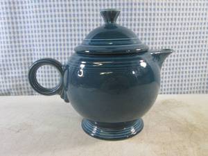 lot 161 image: (FS) Vintage Fiesta Tea Pot