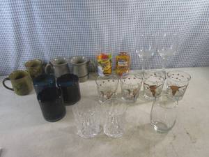 lot 171 image: (CS) Vintage Collectable Glasses and Cups Including McDonald Glasses