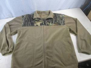 lot 184 image: (F-0) Zip Front Soft Camo Shoulders - No SizeBrand Tag