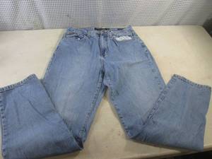 lot 198 image: (F-0) Calvin Klein Jeans Easy Fit Size 12