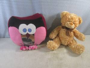 lot 208 image: (D-3) Stuffed Bear and Allyhoo Owl