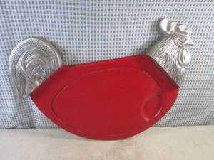lot 209 image: (CNTR) Wooden Rooster Cutting Board  Wall Hanging - Metal Head and Tail - Approx 21 12 x 15