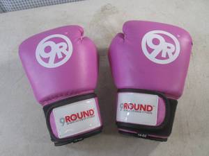 lot 211 image: (CSB) Pair 9 Round 14oz Pink Boxing Gloves - In Like New Condition