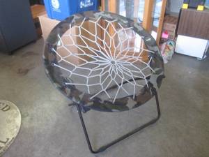 lot 216 image: (C-2) 32 Bunjo Bungee Chair in Camo - FoldingPortable