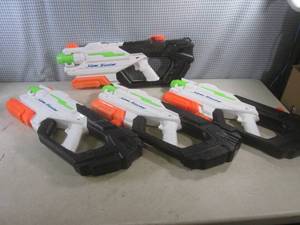 lot 217 image: (CS) 4 Large Super Shooter Water Guns - No. 1026