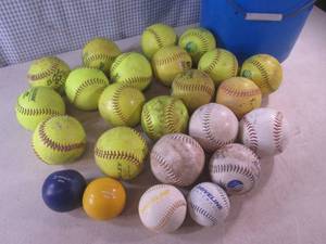 lot 219 image: (D-2) 20 Softballs and 4 Other in Bucket