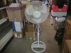 lot 249 image: (BR1) Pelonis Remote Control Pedestal Fan with Remote - Works