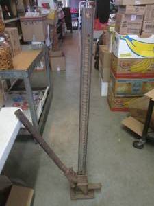 lot 256 image: (EW7) Vintage Hi-Lift Jack - 48 12 Tall