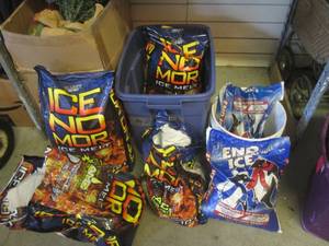 lot 257 image: (EW3) Assortment of Ice Melt - Open and Unopened - 1 Bag Got Hard