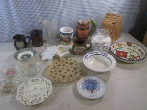 lot 279 image: (EW4) Assorted Decorative Collectable Some Vintage