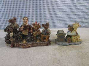 lot 281 image: (FS) 2 Boyds Bears & Friends Figures