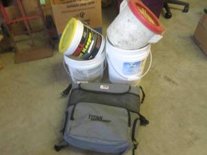 lot 282 image: (EW7) 2 Bait Buckets, 2 Other Buckets and Insulated Backpack Cooler
