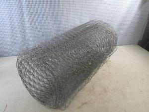 lot 284 image: (EW6) Roll Chicken Wire 24 x 