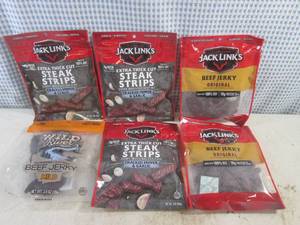 lot 338 image: (B-2) 5 Bags of Jack Links 1 Bag of Wild River Past Date