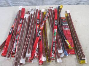 lot 343 image: (EC2) 24 Assorted Jack Links Snack Sticks Past Date