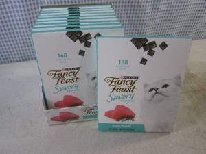 lot 363 image: (C-3) 10 Boxes Purina Fancy Feast Tuna Flavor Cat Treats 168 Break-Apart Treats per Box Past Date