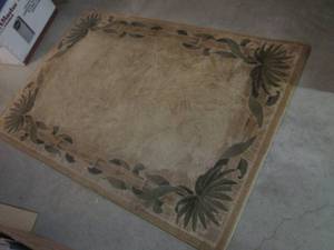 lot 367 image: (F-3) Area Rug 46 x 66...