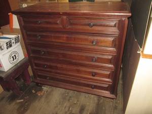 lot 375 image: (GRG) 6-Drawer Dresser 40 H x 43 W x 20 12 D