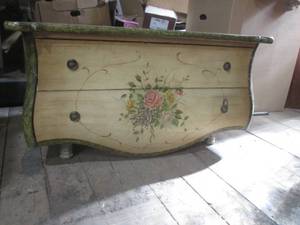 lot 386 image: (GRG) Short 2-Drawer Dresser 39 x 23 x 20 34 H