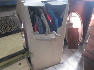 lot 387 image: (GRG) Box of Hanging Clothes