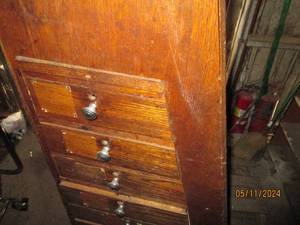 lot 501 image: Vintage glass front display case with side drawers