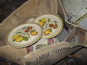 lot 502 image: Dishes and kitchen utensils