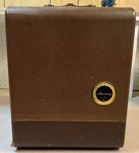 lot 22 image: Vintage Revere Reel to Reel Magnetic Tape Recorder Model T-100