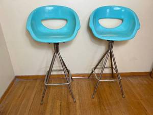 lot 50 image: 1960s Vintage Turquoise Fiber Glass Bar Stools