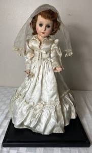 lot 72 image: Vintage Sweet Sue American Bride Doll