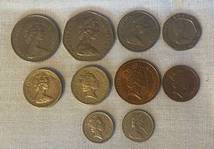 lot 138 image: Queen Elizabeth Coins - UK and Canada